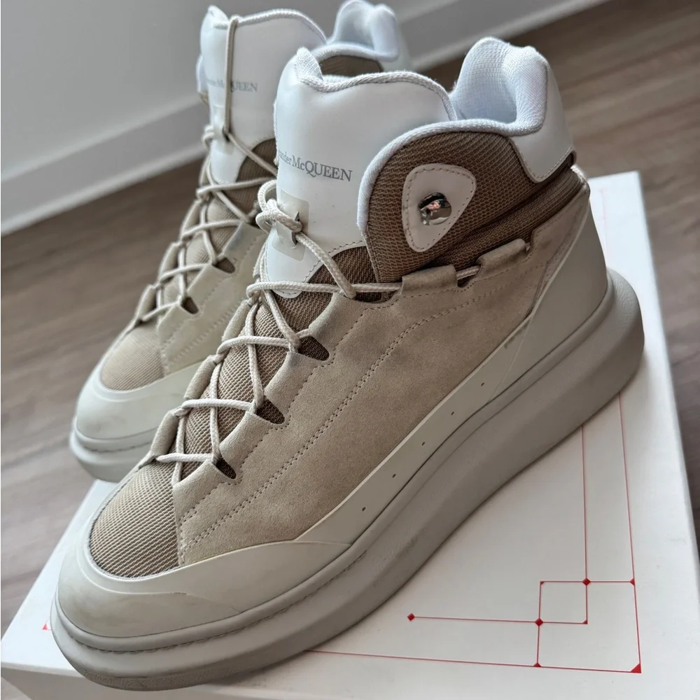 Alexander McQueen Men's Cream and White Sneakers - Picture 3 of 6